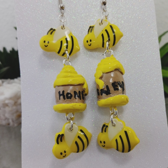 Honey pot bee dangle earrings - Picture 5 of 11